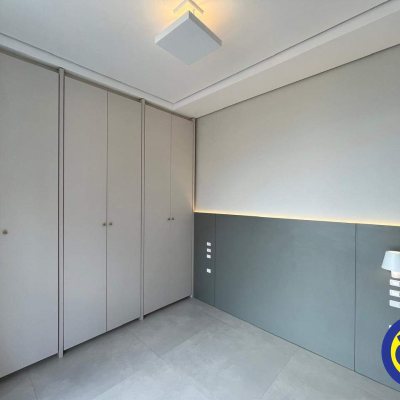 Apartamento com 61m², 2 quartos (sendo 1 suíte), 1 garagem, no bairro Centro em Florianópolis