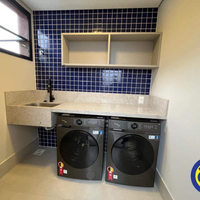 Apartamento com 61m², 2 quartos (sendo 1 suíte), 1 garagem, no bairro Centro em Florianópolis
