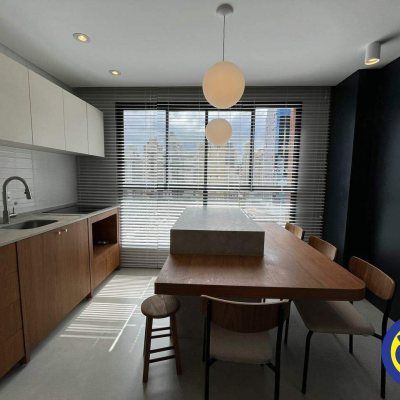 Apartamento com 61m², 2 quartos (sendo 1 suíte), 1 garagem, no bairro Centro em Florianópolis