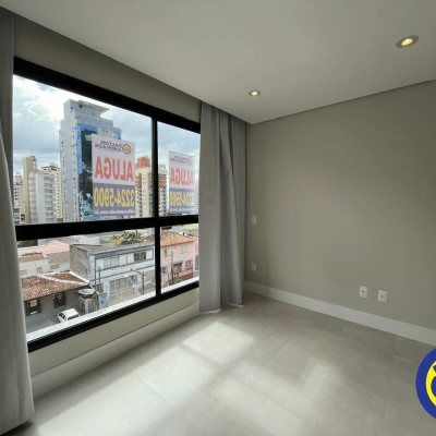 Apartamento com 61m², 2 quartos (sendo 1 suíte), 1 garagem, no bairro Centro em Florianópolis