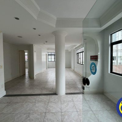 Prédio com 20m², 5 garagens, no bairro Centro em Florianópolis