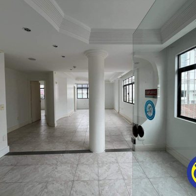 Prédio com 20m², 5 garagens, no bairro Centro em Florianópolis
