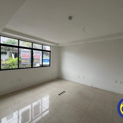 Prédio com 20m², 5 garagens, no bairro Centro em Florianópolis