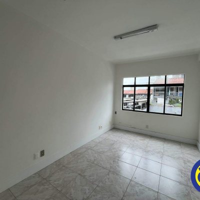 Prédio com 20m², 5 garagens, no bairro Centro em Florianópolis