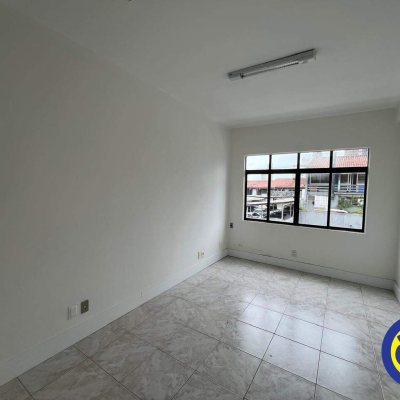 Prédio com 20m², 5 garagens, no bairro Centro em Florianópolis