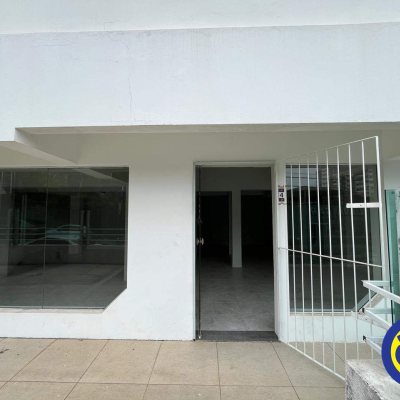 Prédio com 20m², 5 garagens, no bairro Centro em Florianópolis
