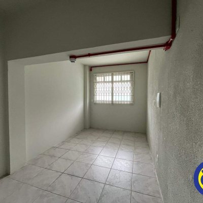 Prédio com 20m², 5 garagens, no bairro Centro em Florianópolis