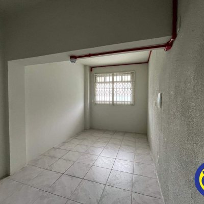 Prédio com 20m², 5 garagens, no bairro Centro em Florianópolis