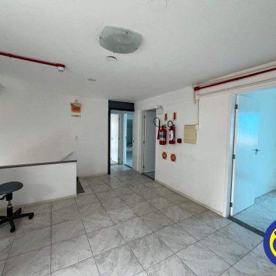 Prédio com 20m², 5 garagens, no bairro Centro em Florianópolis