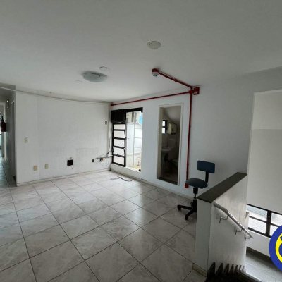 Prédio com 20m², 5 garagens, no bairro Centro em Florianópolis