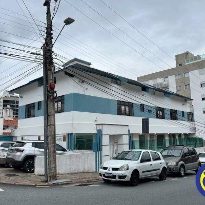 Prédio com 20m², 5 garagens, no bairro Centro em Florianópolis