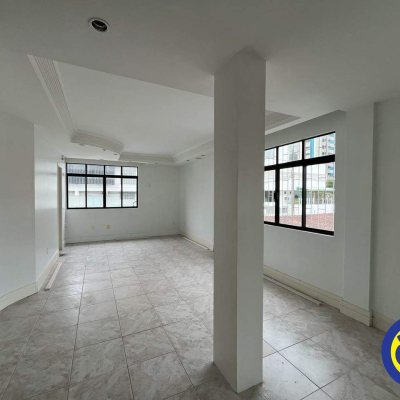 Prédio com 20m², 5 garagens, no bairro Centro em Florianópolis