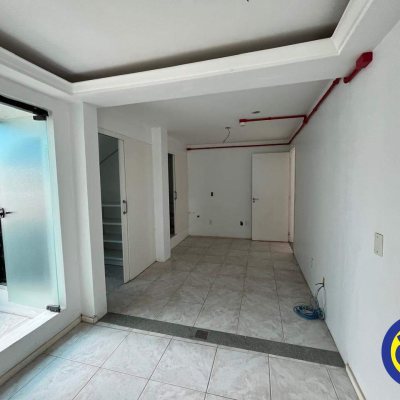 Prédio com 20m², 5 garagens, no bairro Centro em Florianópolis