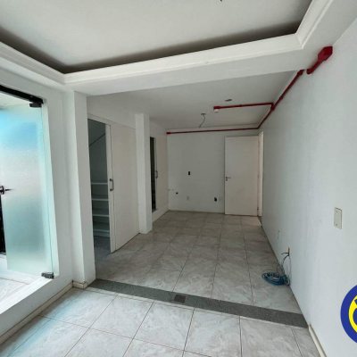 Prédio com 20m², 5 garagens, no bairro Centro em Florianópolis