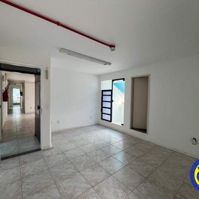 Prédio com 20m², 5 garagens, no bairro Centro em Florianópolis