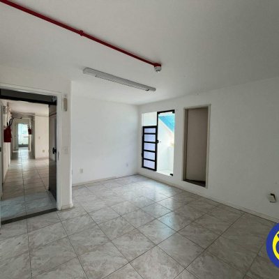 Prédio com 20m², 5 garagens, no bairro Centro em Florianópolis