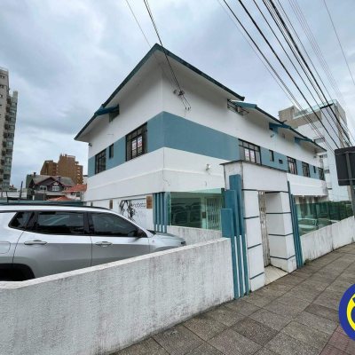 Prédio com 20m², 5 garagens, no bairro Centro em Florianópolis