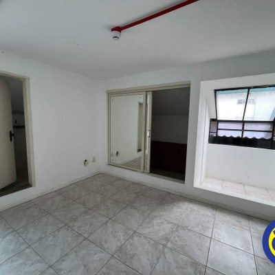 Prédio com 20m², 5 garagens, no bairro Centro em Florianópolis