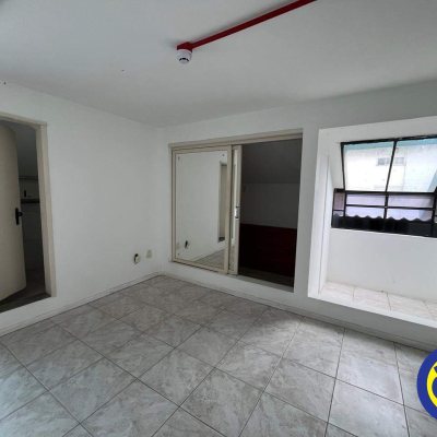 Prédio com 20m², 5 garagens, no bairro Centro em Florianópolis