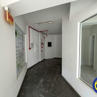 Prédio com 20m², 5 garagens, no bairro Centro em Florianópolis