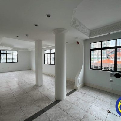 Prédio com 20m², 5 garagens, no bairro Centro em Florianópolis
