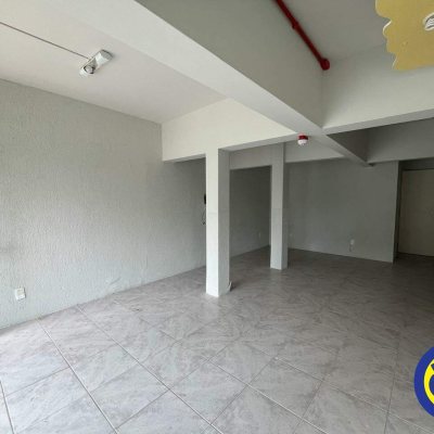 Prédio com 20m², 5 garagens, no bairro Centro em Florianópolis