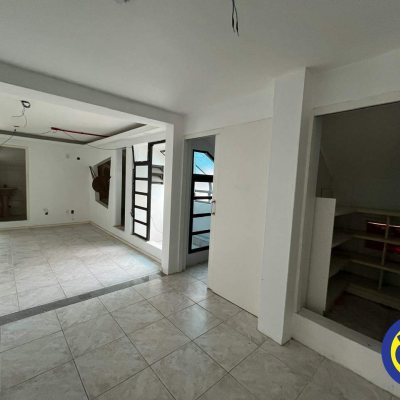 Prédio com 20m², 5 garagens, no bairro Centro em Florianópolis