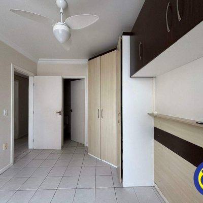 Apartamento com 70m², 3 quartos, 1 suíte, 1 garagem, no bairro Barreiros em São José