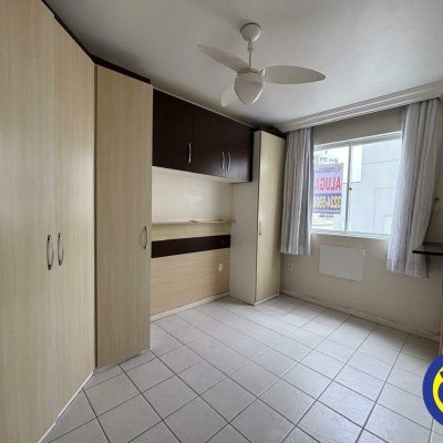 Apartamento com 70m², 3 quartos, 1 suíte, 1 garagem, no bairro Barreiros em São José