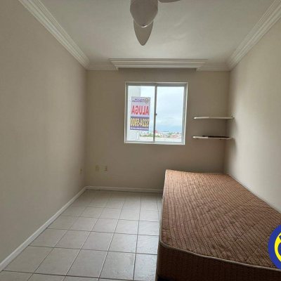 Apartamento com 70m², 3 quartos, 1 suíte, 1 garagem, no bairro Barreiros em São José