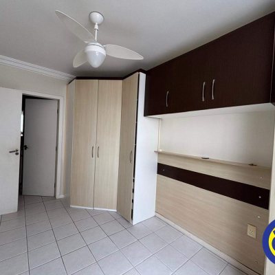 Apartamento com 70m², 3 quartos, 1 suíte, 1 garagem, no bairro Barreiros em São José