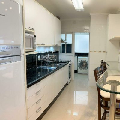 Apartamento com 90m², 3 quartos, 2 suítes, 2 garagens, no bairro Jurerê em Florianópolis