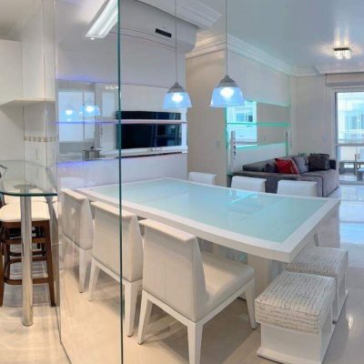 Apartamento com 90m², 3 quartos, 2 suítes, 2 garagens, no bairro Jurerê em Florianópolis