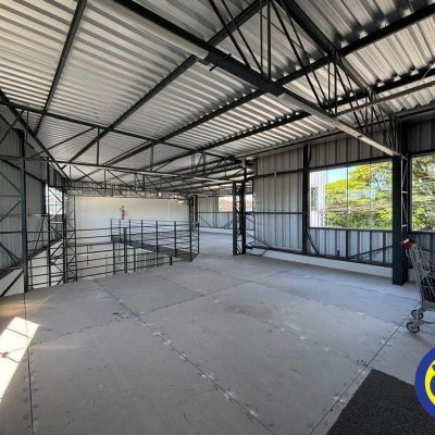 Galpão com 350m², 3 garagens, no bairro Estreito em Floranópolis