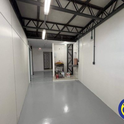 Galpão com 350m², 3 garagens, no bairro Estreito em Floranópolis