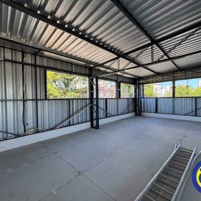 Galpão com 350m², 3 garagens, no bairro Estreito em Floranópolis