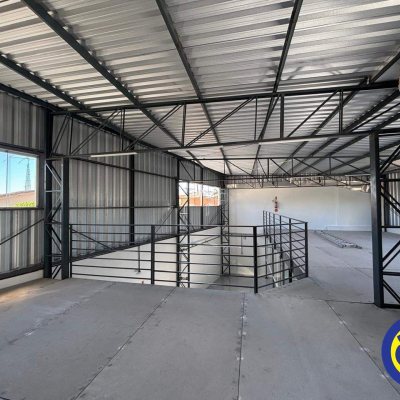 Galpão com 350m², 3 garagens, no bairro Estreito em Floranópolis