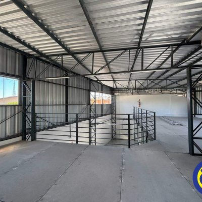 Galpão com 350m², 3 garagens, no bairro Estreito em Floranópolis