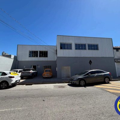 Galpão com 350m², 3 garagens, no bairro Estreito em Floranópolis