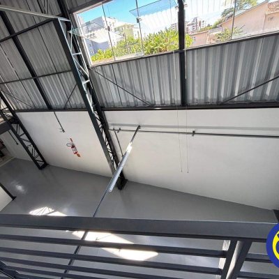 Galpão com 350m², 3 garagens, no bairro Estreito em Floranópolis