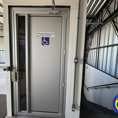 Galpão com 350m², 3 garagens, no bairro Estreito em Floranópolis