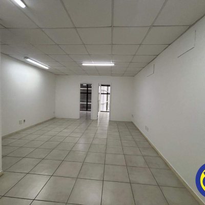 Sala com 46m², 1 garagem, no bairro Centro em Florianópolis