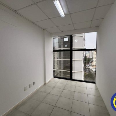 Sala com 46m², 1 garagem, no bairro Centro em Florianópolis