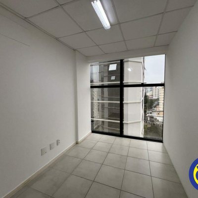 Sala com 46m², 1 garagem, no bairro Centro em Florianópolis