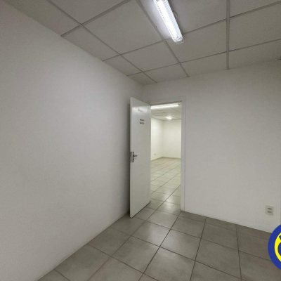 Sala com 46m², 1 garagem, no bairro Centro em Florianópolis
