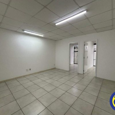 Sala com 46m², 1 garagem, no bairro Centro em Florianópolis