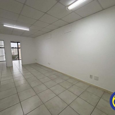 Sala com 46m², 1 garagem, no bairro Centro em Florianópolis