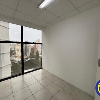Sala com 46m², 1 garagem, no bairro Centro em Florianópolis