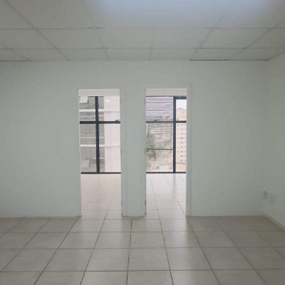 Sala com 46m², 1 garagem, no bairro Centro em Florianópolis