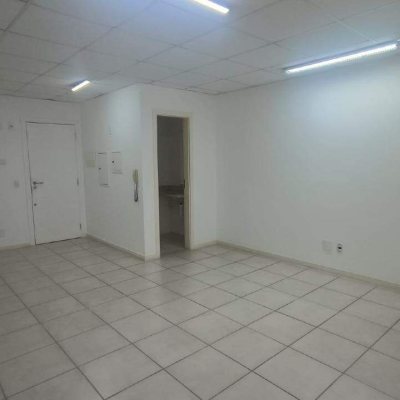 Sala com 46m², 1 garagem, no bairro Centro em Florianópolis